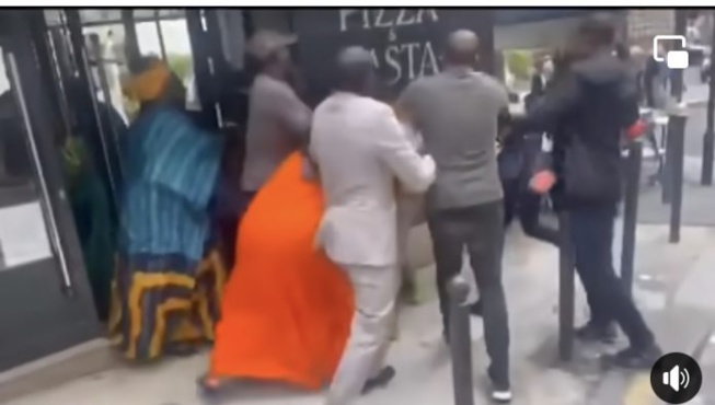 Voulant perturber l’accueil réservé au Président Macky Sall à Paris: Un militant de Pastef t@bassé par des partisans de l’Apr Voulant perturber l’accueil réservé au Président Macky Sall à Paris: Un militant de Pastef t@bassé par des partisans de l’Apr