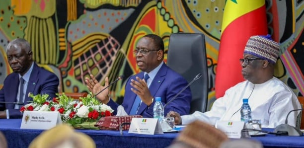 Macky Sall recevra les délégations des participants au dialogue ce samedi Macky Sall recevra les délégations des participants au dialogue ce samedi