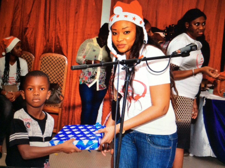 Remise de cadeaux avec l'association cœur solidaire