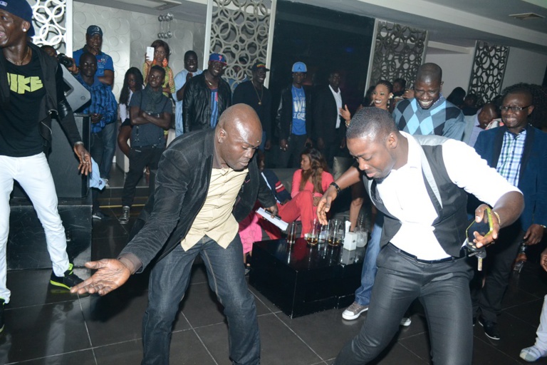 Images: Le rendez-vous dominical des Almadies Pape Diouf monopolise le spectacle au Baramundi