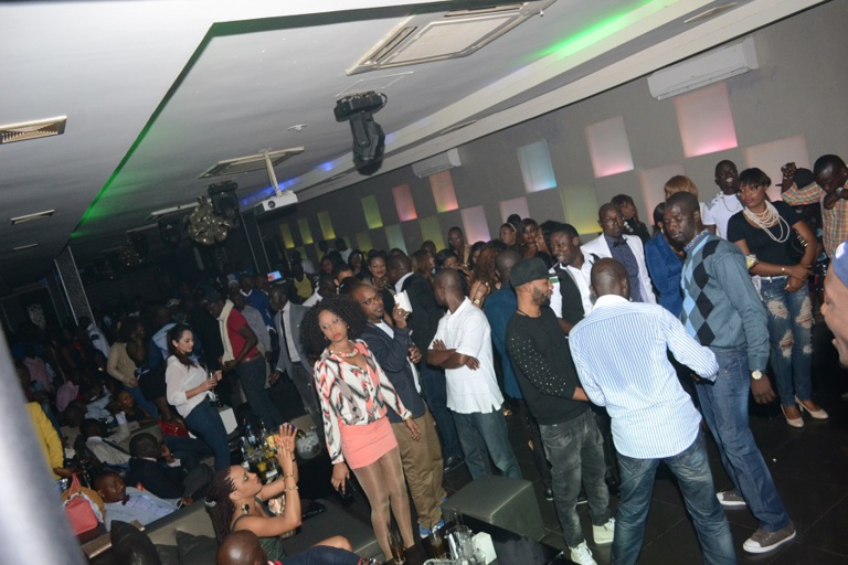 Images: Le rendez-vous dominical des Almadies Pape Diouf monopolise le spectacle au Baramundi