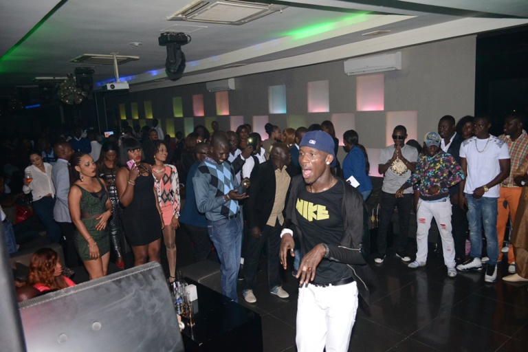 Images: Le rendez-vous dominical des Almadies Pape Diouf monopolise le spectacle au Baramundi