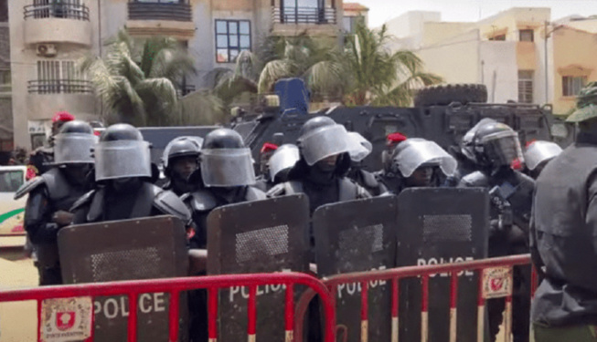 Blocus du domicile de Sonko : “Pourquoi YAW ne peut pas rester les bras croisés” (El Hadji Malick Ndiaye Pastef) Blocus du domicile de Sonko : “Pourquoi YAW ne peut pas rester les bras croisés” (El Hadji Malick Ndiaye Pastef)