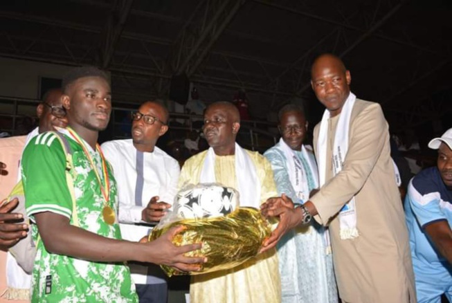 Sport - Finales des compétitions scolaires : Le parrain rend la fête belle Sport - Finales des compétitions scolaires : Le parrain rend la fête belle