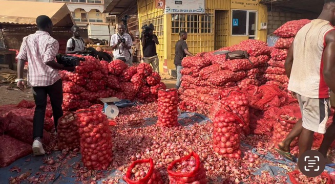 Le Premier Ministre, Ministre de l’Elevage et des Productions animales Amadou BA, a effectué, une série de visites dans les différents points de vente de moutons et d'approvisionnement du marché. Le Premier Ministre, Ministre de l’Elevage et des Productions animales Amadou BA, a effectué, une série de visites dans les différents points de vente de moutons et d'approvisionnement du marché.