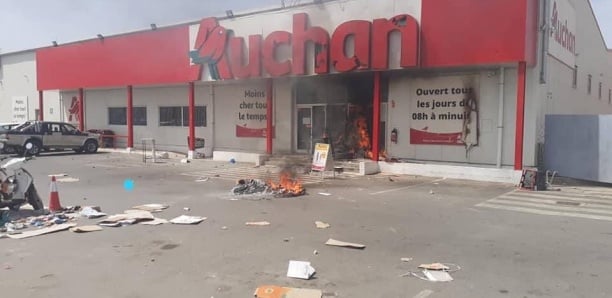 Pillage du magasin Auchan à la cité Soprim : Un footballeur arrêté Pillage du magasin Auchan à la cité Soprim : Un footballeur arrêté