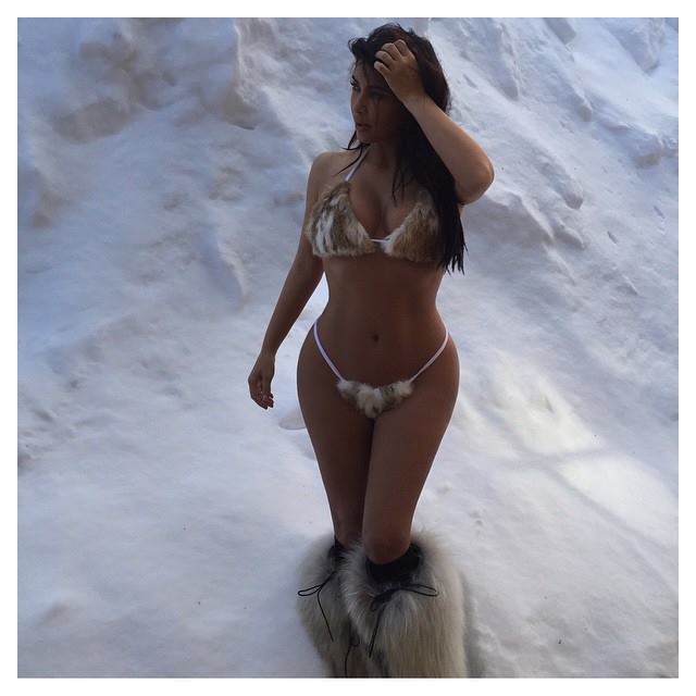 Kim Kardashian en petite tenue dans la neige (PHOTO) Kim Kardashian en petite tenue dans la neige (PHOTO)