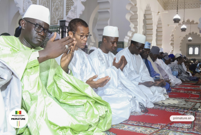 GRANDE MOSQUÉE: Les images du premier ministre Amadou BA à la prière de la tabaski GRANDE MOSQUÉE: Les images du premier ministre Amadou BA à la prière de la tabaski