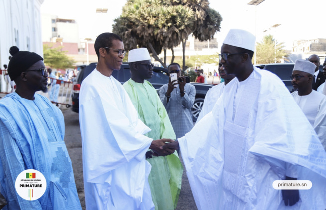 GRANDE MOSQUÉE: Les images du premier ministre Amadou BA à la prière de la tabaski GRANDE MOSQUÉE: Les images du premier ministre Amadou BA à la prière de la tabaski