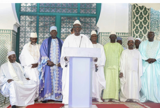GRANDE MOSQUÉE: Les images du premier ministre Amadou BA à la prière de la tabaski GRANDE MOSQUÉE: Les images du premier ministre Amadou BA à la prière de la tabaski