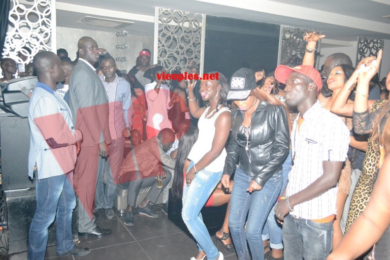 Khady Thiam petite soeur de Akon au rythme du "Rakadiou" Khady Thiam petite soeur de Akon au rythme du "Rakadiou"