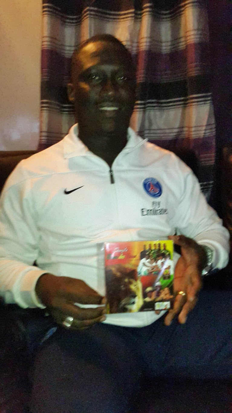 Le patron de "Senart Vision" lance le concept 1000% derriére les lions de la téranga. Regardez Le patron de "Senart Vision" lance le concept 1000% derriére les lions de la téranga. Regardez