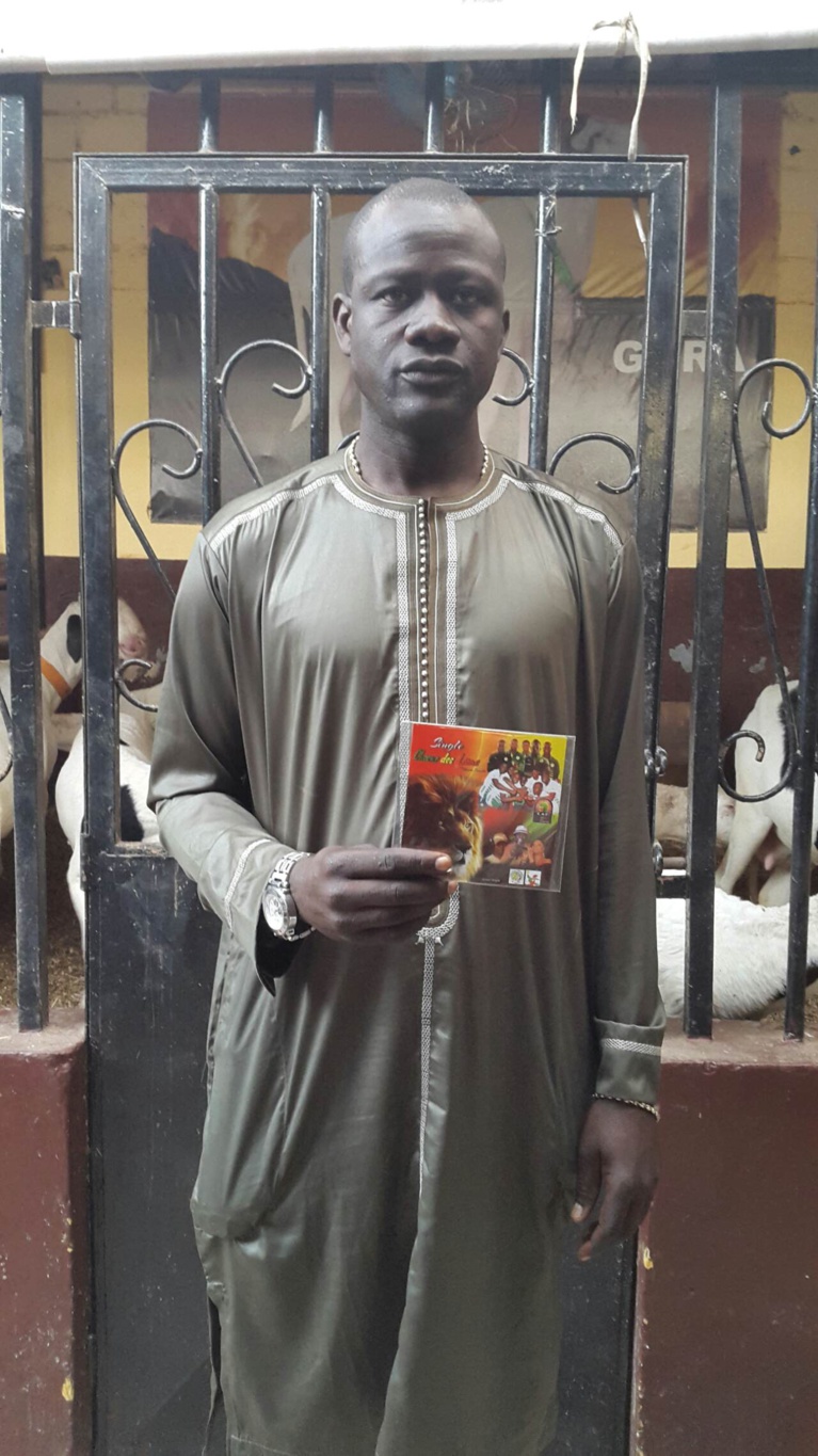 Le patron de "Senart Vision" lance le concept 1000% derriére les lions de la téranga. Regardez Le patron de "Senart Vision" lance le concept 1000% derriére les lions de la téranga. Regardez