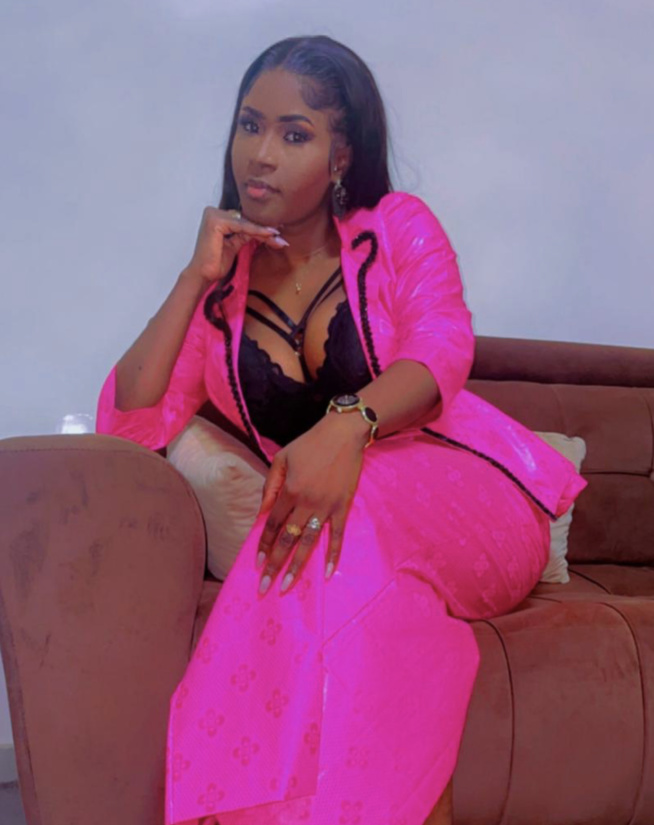 Tabaski admirez le sangne sé de l'actrice comédienne animatrice Colle Laye de la TFM à vous couper.. Tabaski admirez le sangne sé de l'actrice comédienne animatrice Colle Laye de la TFM à vous couper..