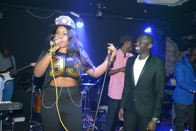 La chanteuse Biaicha sur scène avec Pape Diouf