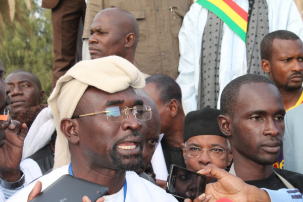 Manifestation contre Charlie à la Place de l'Obélisque : "Même si le Président Macky Sall était venu, il ne prendrait pas la parole", selon Sambou Biagui Manifestation contre Charlie à la Place de l'Obélisque : "Même si le Président Macky Sall était venu, il ne prendrait pas la parole", selon Sambou Biagui