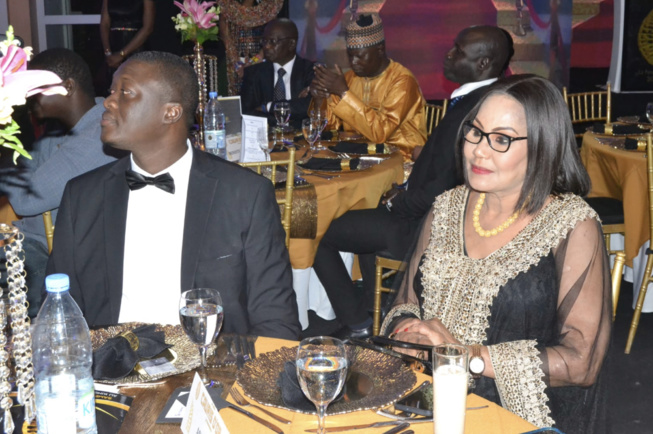 Les 100 premiers images de la soirée des Cauris d'or au King Fahd avec le MEDS du Pdt Mbagnick Diop Les 100 premiers images de la soirée des Cauris d'or au King Fahd avec le MEDS du Pdt Mbagnick Diop
