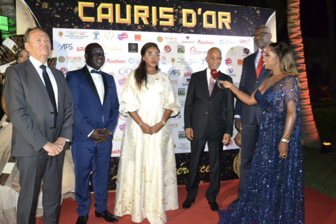 Les 100 premiers images de la soirée des Cauris d'or au King Fahd avec le MEDS du Pdt Mbagnick Diop Les 100 premiers images de la soirée des Cauris d'or au King Fahd avec le MEDS du Pdt Mbagnick Diop