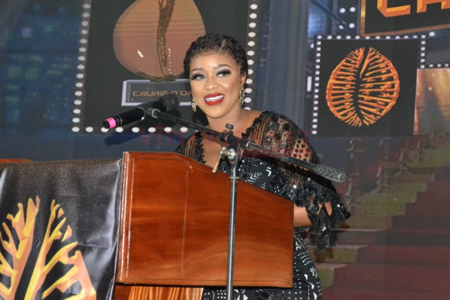 Cauris d'Or: Cauris du Leader Futur de l'année 2023 décerné au PDG de RAF PROD Mme Gaye Zeynab Clara pour l'Excellence conquise dans la production. Cauris d'Or: Cauris du Leader Futur de l'année 2023 décerné au PDG de RAF PROD Mme Gaye Zeynab Clara pour l'Excellence conquise dans la production.