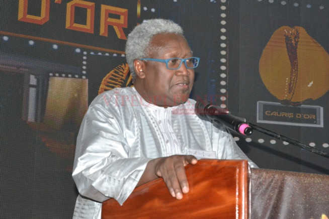 Cauris d'Or: Cauris SCIENTIFIQUE de l'année 2023 décerné au Dr Abdou Aziz Kassé pour l'Excellence conquise.