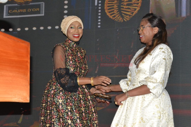 Cauris d'Or: Cauris de la bonne gouvernance secteur industrie culturelle de l'année 2023 décerné au PCA de la SODAVE, Mme Ngoné Ndour pour l'Excellence conquise. Cauris d'Or: Cauris de la bonne gouvernance secteur industrie culturelle de l'année 2023 décerné au PCA de la SODAVE, Mme Ngoné Ndour pour l'Excellence conquise.