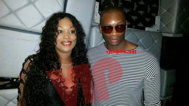 Titi en toute complicité avec l'invité d'honneur du Zenith 2015 Singuira Titi en toute complicité avec l'invité d'honneur du Zenith 2015 Singuira