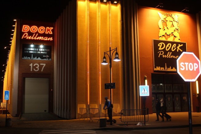 VIDEO: L'indépendance du Sénégal à Paris: Les "rakadioumans" de la diaspora aux Docks de Pullman le 04 Avril avec Pape Diouf et la génération consciente. VIDEO: L'indépendance du Sénégal à Paris: Les "rakadioumans" de la diaspora aux Docks de Pullman le 04 Avril avec Pape Diouf et la génération consciente.