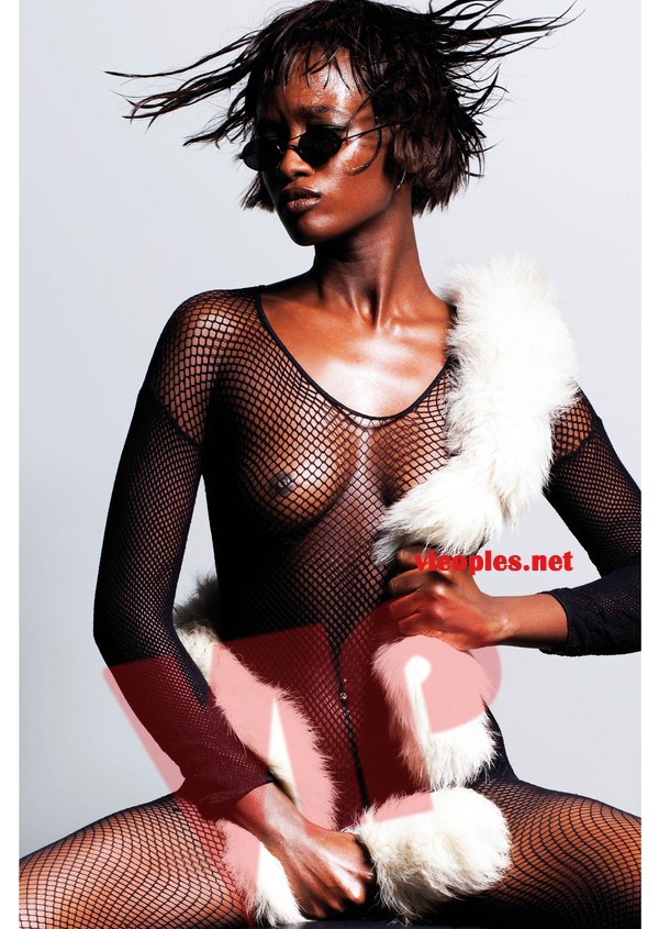 Le mannequin Sénégalaise Bruna Ndiaye en mode shooting. Le mannequin Sénégalaise Bruna Ndiaye en mode shooting.