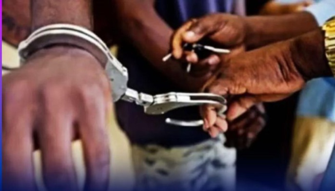 Affaire de la s£xtape: Une femme mariée se trompe en envoyant ses vidéos n*ues à l’ami de son époux, Ch. Sow placé sous mandat Affaire de la s£xtape: Une femme mariée se trompe en envoyant ses vidéos n*ues à l’ami de son époux, Ch. Sow placé sous mandat