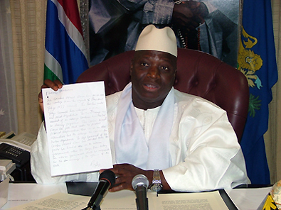 Gambie : Yahya Jammeh prend un décret interdisant tout concert de musiciens sénégalais en territoire gambien Gambie : Yahya Jammeh prend un décret interdisant tout concert de musiciens sénégalais en territoire gambien