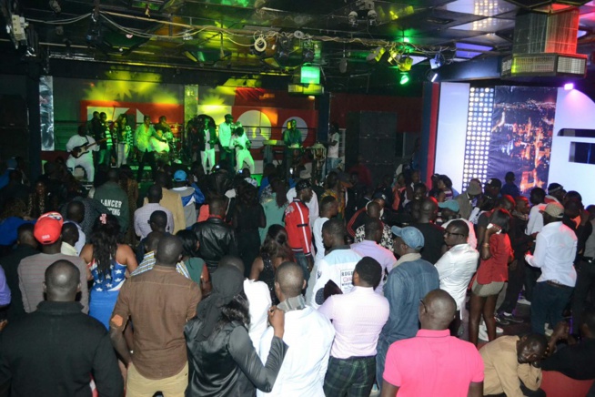 Images: Le thiossane night vibre au rythme du "rakadiou show" avec les " rakadioumans" de Dakar