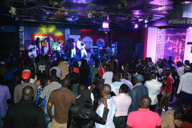 Images: Le thiossane night vibre au rythme du "rakadiou show" avec les " rakadioumans" de Dakar