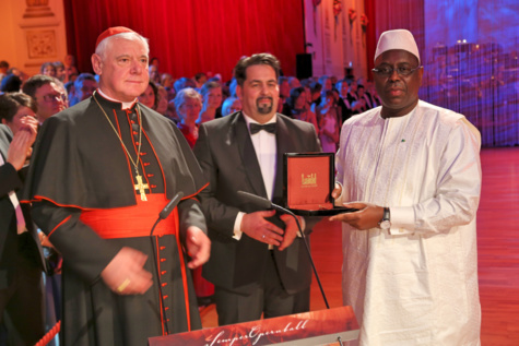Allemagne : Macky Sall a reçu le Prix pour la paix et le dialogue entre les peuples Allemagne : Macky Sall a reçu le Prix pour la paix et le dialogue entre les peuples