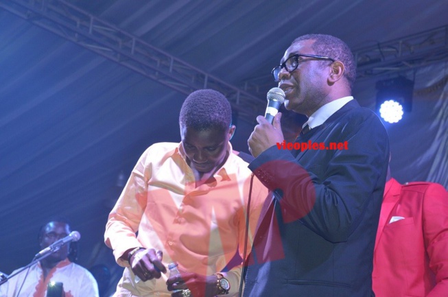Des images émouvantes: Waly Seck en larme face à son "papa" Youssou Ndour réclame la paix entre les deux familles Ndour et Seck. Regardez