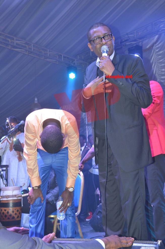 Des images émouvantes: Waly Seck en larme face à son "papa" Youssou Ndour réclame la paix entre les deux familles Ndour et Seck. Regardez