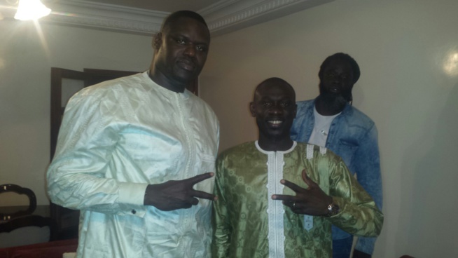 Les images de la visite de courtoisie de Pape Diouf chez Mouhamed Ndao Tyson et le maire de Pikine. Regardez