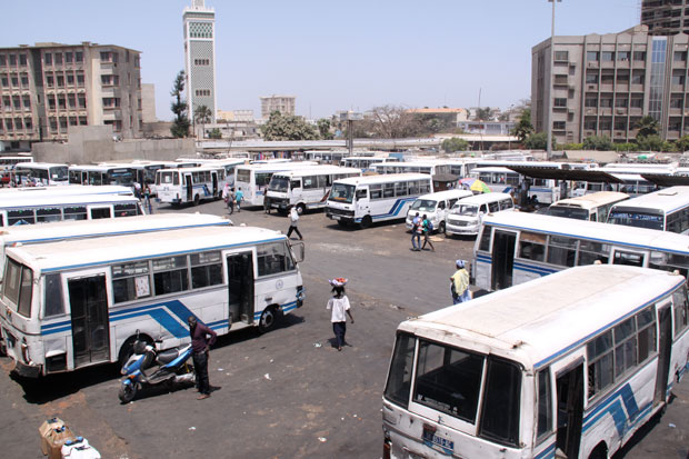 Pluies et grève des bus TATA : Le calvaire des Dakarois Pluies et grève des bus TATA : Le calvaire des Dakarois