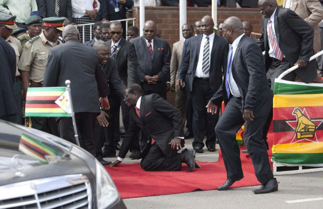 Zimbabwe - Malgré sa chute, Robert Mugabe répète qu’il reste au pouvoir jusqu'à ses 99 ans Zimbabwe - Malgré sa chute, Robert Mugabe répète qu’il reste au pouvoir jusqu'à ses 99 ans