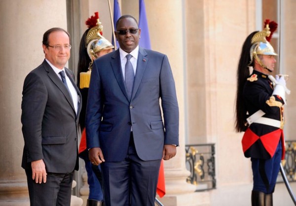Exclusivité : Le Président sénégalais Macky Sall en France pour négocier la libération du fils de Abdoulaye Wade Exclusivité : Le Président sénégalais Macky Sall en France pour négocier la libération du fils de Abdoulaye Wade