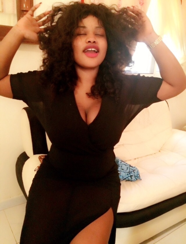 La chanteuse Biaaicha dans ses délires. La chanteuse Biaaicha dans ses délires.