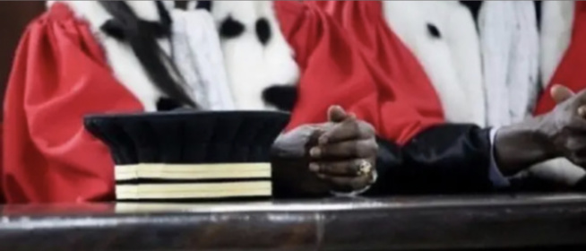 Deux frères jumeaux, l’un procureur et l’autre avocat, s’affrontent à cause d'Ousmane Sonko Deux frères jumeaux, l’un procureur et l’autre avocat, s’affrontent à cause d'Ousmane Sonko