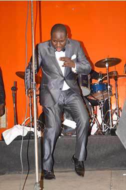 Salam Diallo de retour ce dimanche au Just 4 u pour une soirée "ndanane" avec son nouvel album