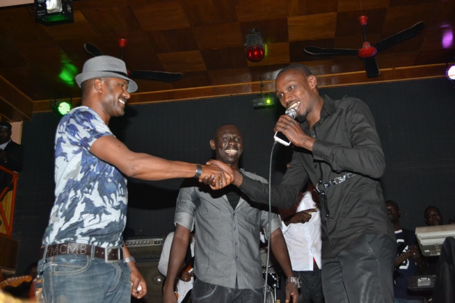Images:La banlieue a répondu présent à son fils Pape Diouf avec un "show rakadiou" au Ravin
