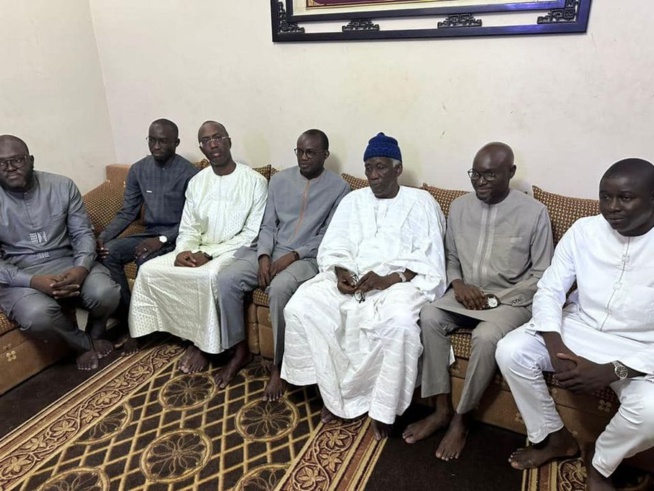 Visite du nouveau Directeur général de la Banque Islamique du Sénégal à la Grande Mosquée de Tivaouane (Photos) Visite du nouveau Directeur général de la Banque Islamique du Sénégal à la Grande Mosquée de Tivaouane (Photos)