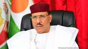 Au Niger, Mohamed Bazoum Démissionne Et Quitte La Présidence