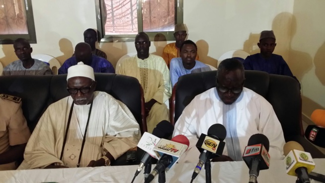 Le CDD pour la préparation du Magal de Mbacké Cadior édition 2015 s’est tenue le 11 février 2015 à la résidence de Serigne Bara à Mbacké Cadior. Le CDD pour la préparation du Magal de Mbacké Cadior édition 2015 s’est tenue le 11 février 2015 à la résidence de Serigne Bara à Mbacké Cadior.