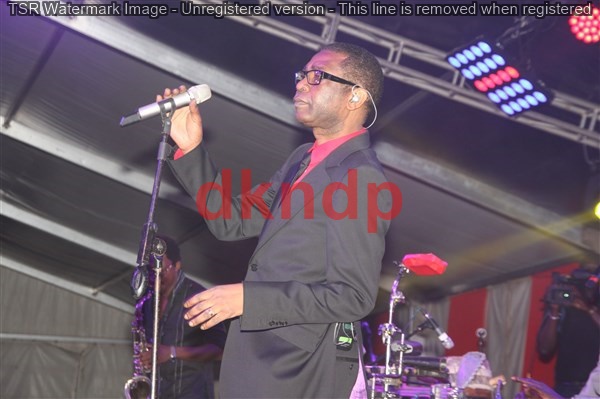 St Valentin: Youssou dour impose sa force au King Fhad Place. Regardez St Valentin: Youssou dour impose sa force au King Fhad Place. Regardez
