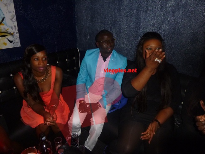 Photos + vidéo: Anniversaire du chanteur Magou Mbaye, choucou des parisiens draine du monde au Star Night Photos + vidéo: Anniversaire du chanteur Magou Mbaye, choucou des parisiens draine du monde au Star Night