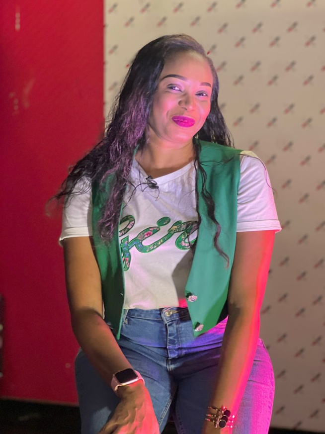 ANNIVERSAIRE: La présentatrice vedette de la Sen Tv, Mme Diop Nafi Dieye souffle une bougie de plus. ANNIVERSAIRE: La présentatrice vedette de la Sen Tv, Mme Diop Nafi Dieye souffle une bougie de plus.