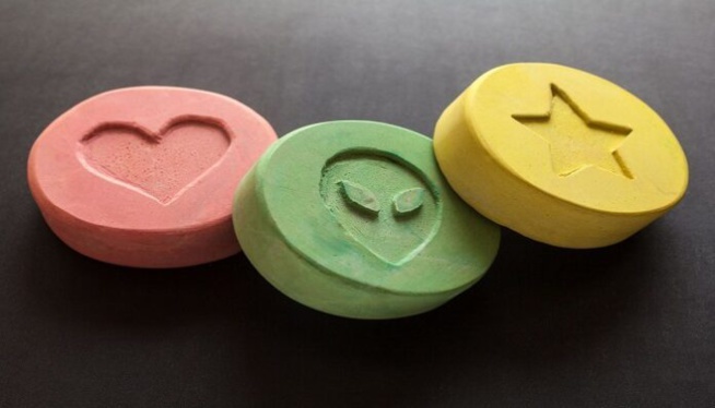 Le Cerveau De La Mafia De L’ecstasy Entre Paris Et Dakar Arrêté À Yoff Le Cerveau De La Mafia De L’ecstasy Entre Paris Et Dakar Arrêté À Yoff